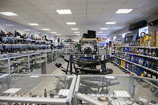 Просторные торговые залы